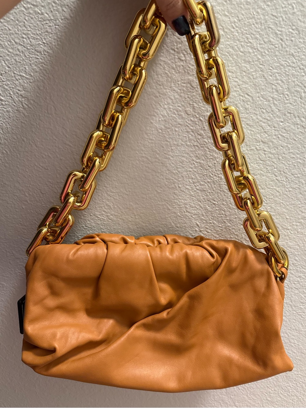 Bottega Veneta The Pouch calfskin leather chain handbag with COA - Picture 4 of 9